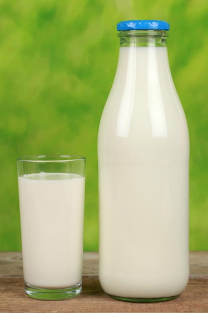 Leche ecológica en botella