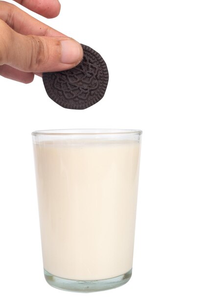 leche oreo aislada sobre fondo blanco