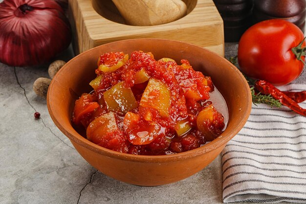 Lecho casero con tomate y pimentón