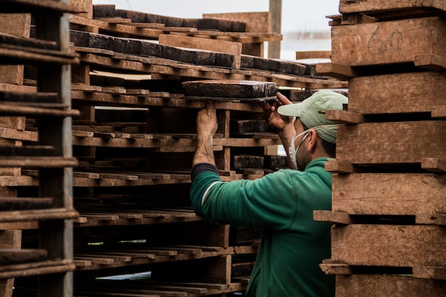 Lecho de producción tradicional de ladrillos de barro.