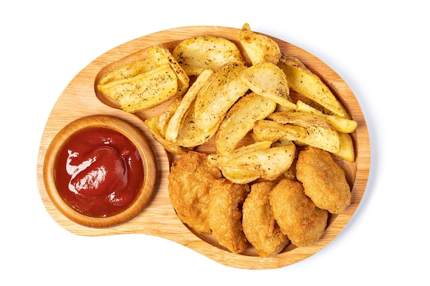 Lecker gebratene Nuggets und Kartoffeln