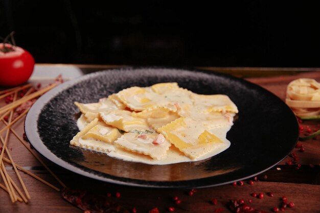 Leckere appetitliche klassische italienische Pasta mit einer köstlichen Sauce.