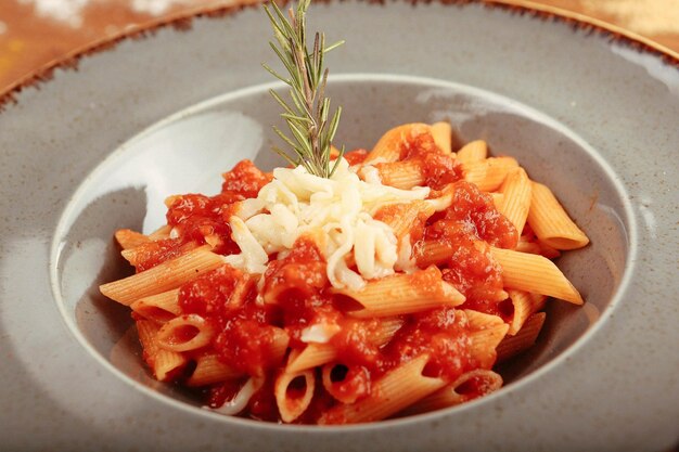 Leckere appetitliche klassische italienische Pasta mit einer köstlichen Sauce