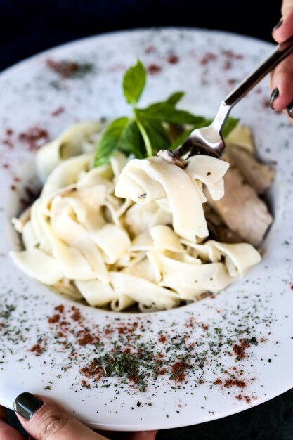 Leckere appetitliche klassische italienische Pasta mit einer köstlichen Sauce