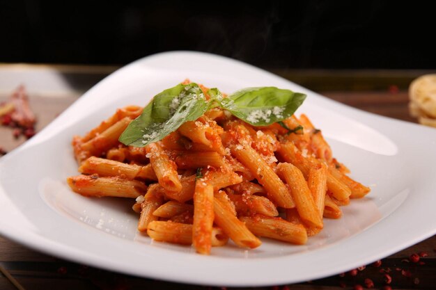 Leckere appetitliche klassische italienische Pasta mit einer köstlichen Sauce