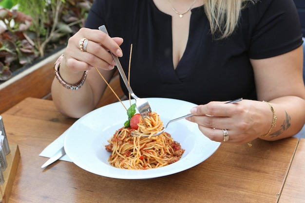 Leckere appetitliche klassische italienische Pasta mit einer köstlichen Sauce.