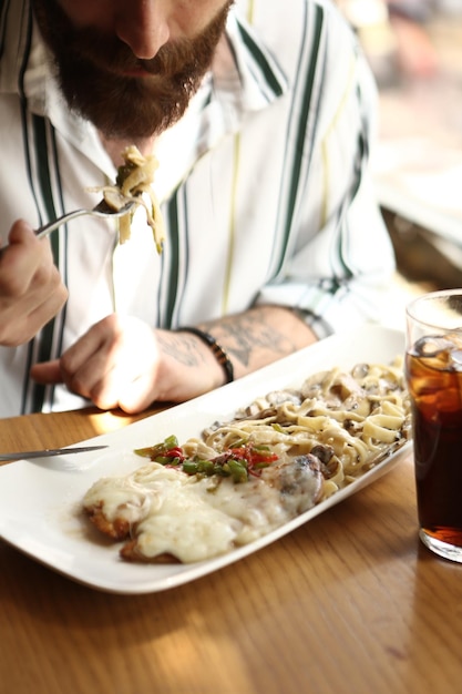 Leckere appetitliche klassische italienische Pasta mit einer köstlichen Sauce