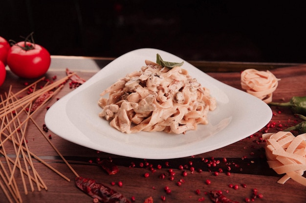 Leckere appetitliche klassische italienische Pasta mit einer köstlichen Sauce.