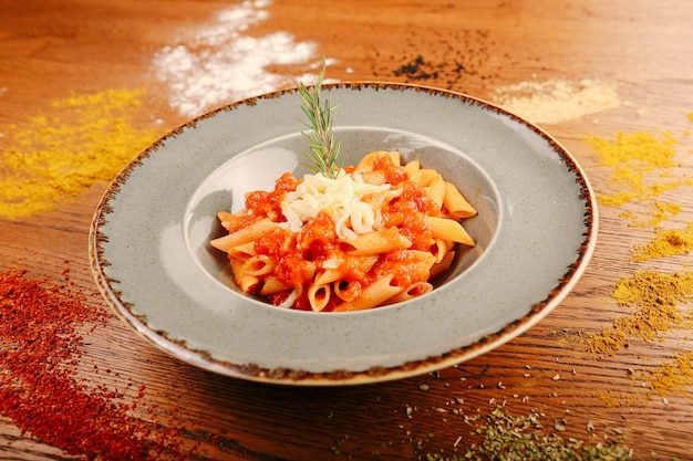 Leckere appetitliche klassische italienische Pasta mit einer köstlichen Sauce