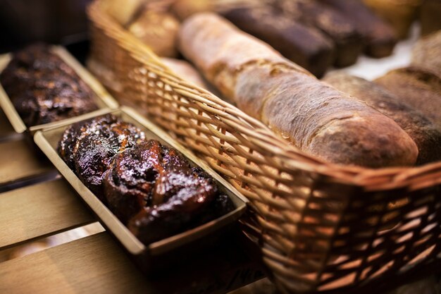 Leckere Brotstangen mit hohem Winkel