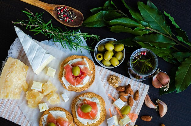 Leckere Bruschetta mit Schinken