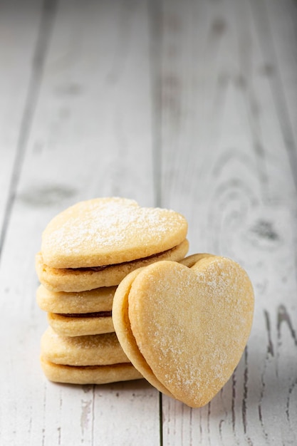 Leckere Butterkekse gefüllt mit Guavenpaste