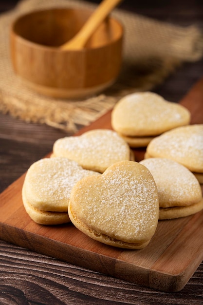 Leckere Butterkekse gefüllt mit Guavenpaste