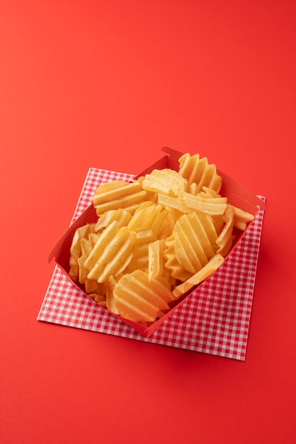 Foto leckere chips mit hohem winkel