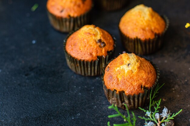 Leckere Cupcakes auf dem Tisch