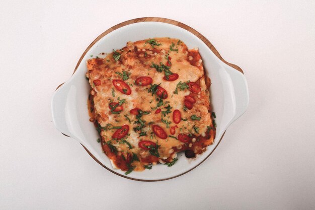 Leckere Eierfrittata mit Käse und Tomaten