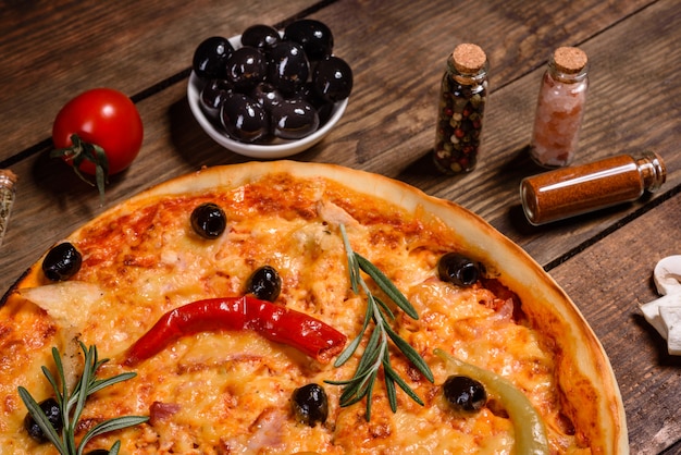 Leckere heiße Pizza, traditionelles italienisches Rezept