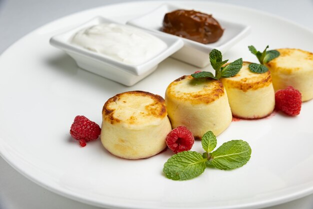 leckere Käsekuchen mit Sauerrahm in einem Restaurant