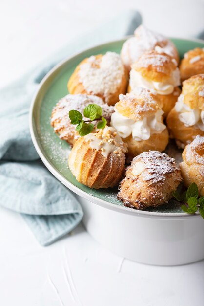 Leckere Kränzchen mit Sahne