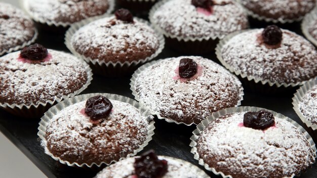 Leckere Kuchen Cupcakes auf dem Tisch