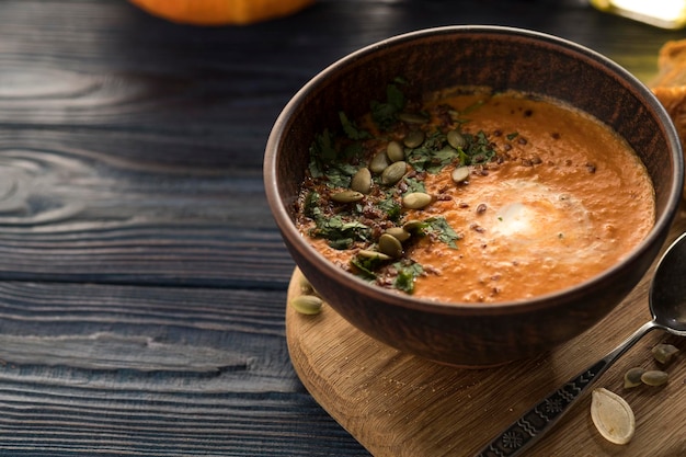 Leckere Kürbissuppe Vegetarisches Essen Herbstsuppe mit Exemplar