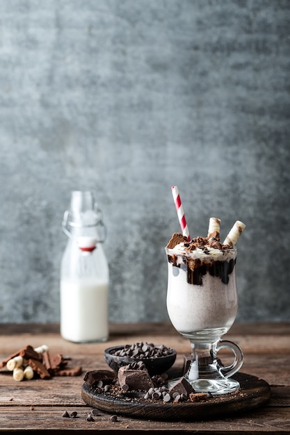 Foto leckere milchshake mit eis