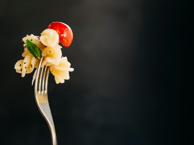 Leckere Pasta auf einer Gabel