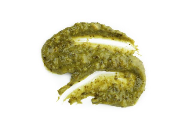 Leckere Pesto-Sauce isoliert auf weißem Hintergrund
