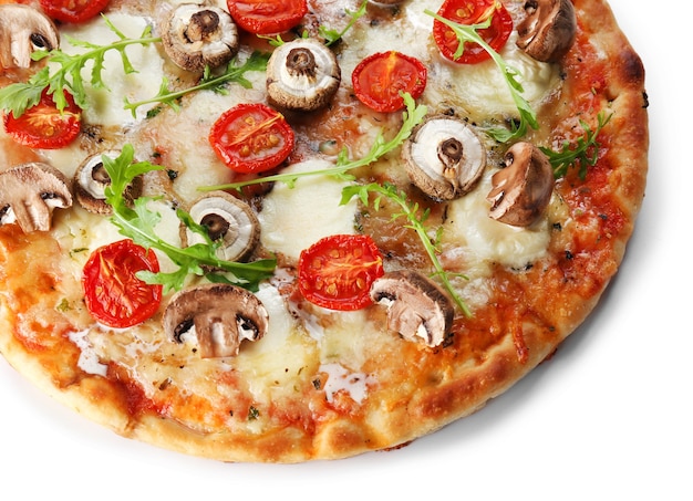 Leckere Pizza, die mit Pilzen verziert ist, die auf weißer Oberfläche lokalisiert werden, nah oben