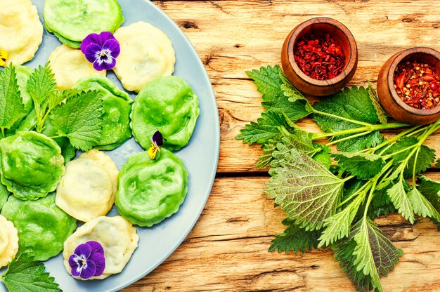 Leckere Ravioli mit Kräutern