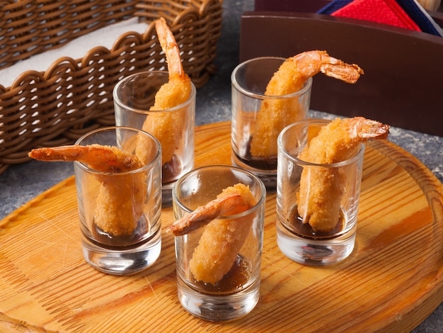 Leckere Riesengarnelen-Pommes mit Teriyaki-Sauce