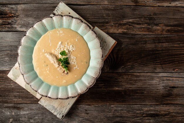 Leckere Sahnesuppe in einer Schüssel