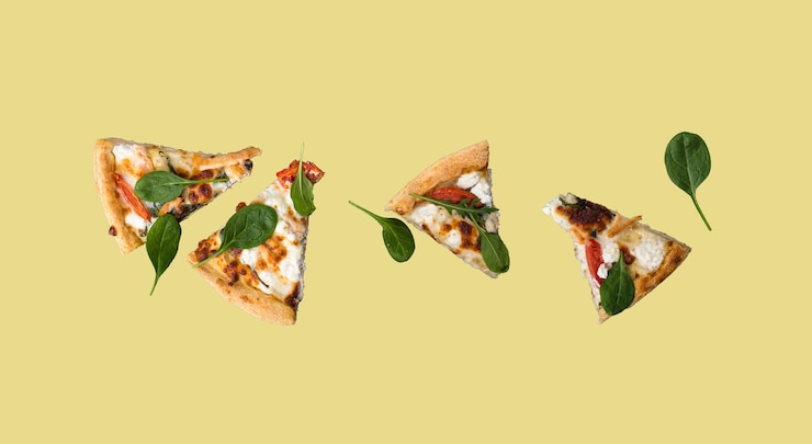Foto leckere scheiben schmackhafter pizza auf der ausstellung