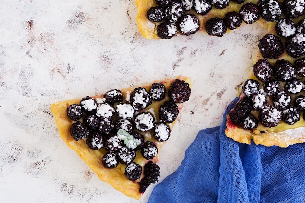 Leckere Torte mit Brombeeren