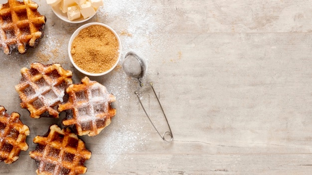 Foto leckere waffeln mit zucker und kopienraum