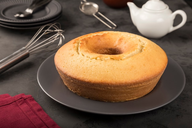 Leckerer hausgemachter Kuchen auf dem Tisch