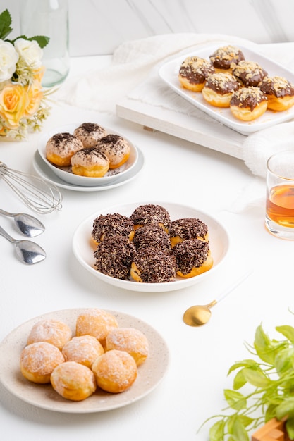 leckerer hausgemachter Mini Donut oder Donut Donut ist in vielen Ländern beliebt