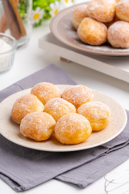 leckerer hausgemachter Mini Donut oder Donut Donut ist in vielen Ländern beliebt