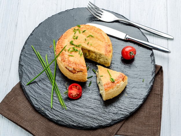 Leckerer Kuchen mit verschiedenen Füllungen