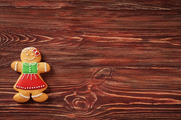 Leckerer Lebkuchen auf Holztisch