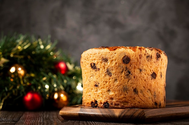 Leckerer Panettone mit Schokolade Panettone Weihnachtsessen