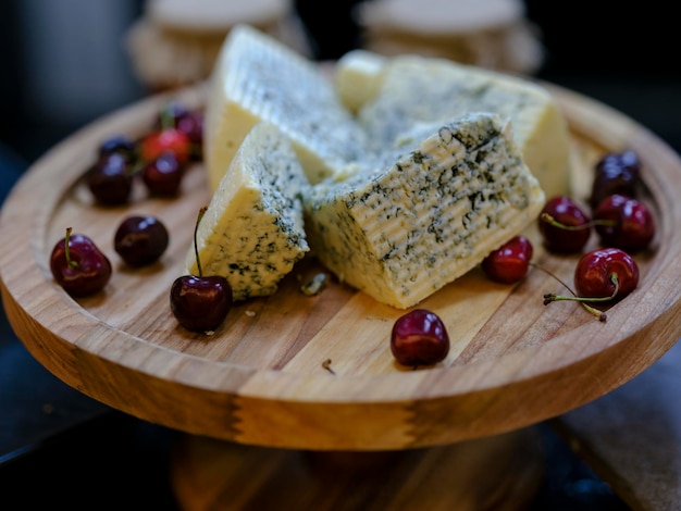 Leckerer und frischer Käse am Hotelbuffet