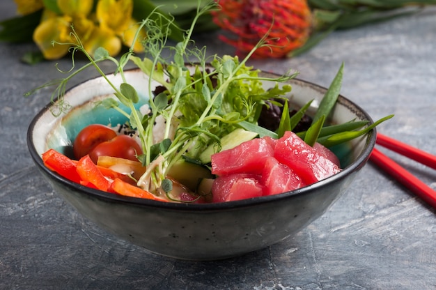 Leckeres Bio-Essen mit Thunfisch Ausgewählter Fokus