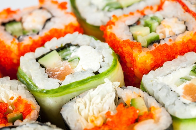 Leckeres Essen. Sushi-Rolle-Hintergrund.