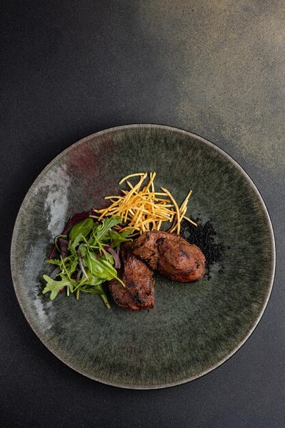 leckeres Fleisch auf einem Teller aus einem Restaurant