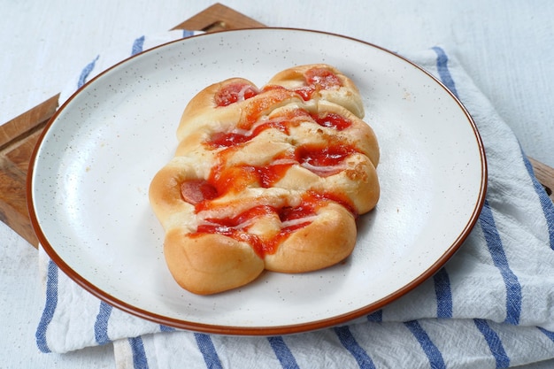 Leckeres hausgemachtes Raupenwurstbrot