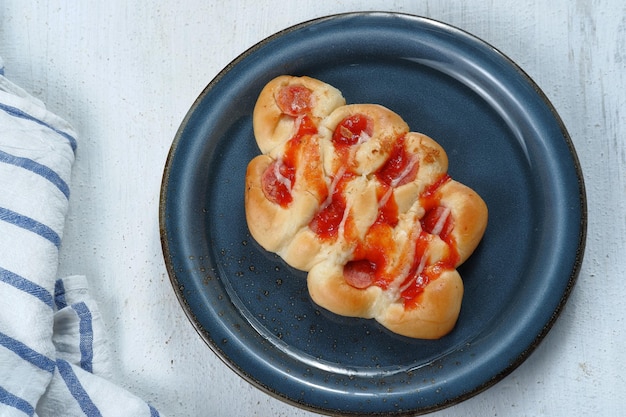 Leckeres hausgemachtes Raupenwurstbrot