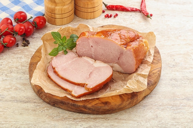 Leckeres Schweinefleisch-Carbobad zum Frühstück an Bord