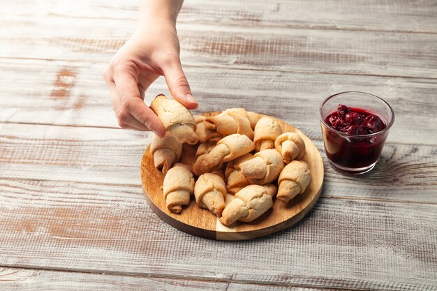 Leckeres Shortbread-Plätzchen mit Marmelade