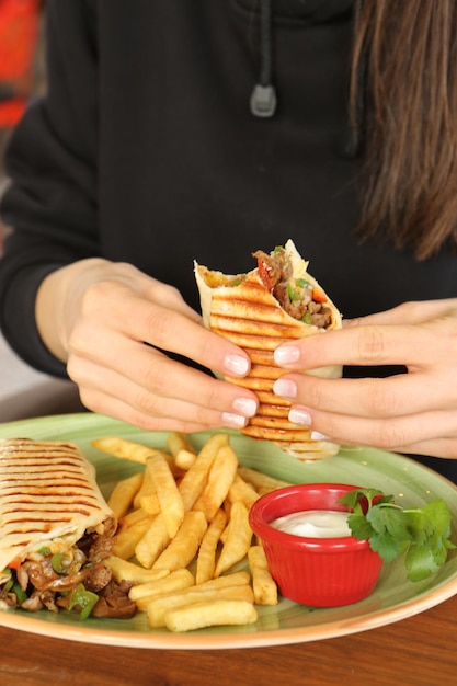 Leckeres und gegrilltes Wrap-Sandwich